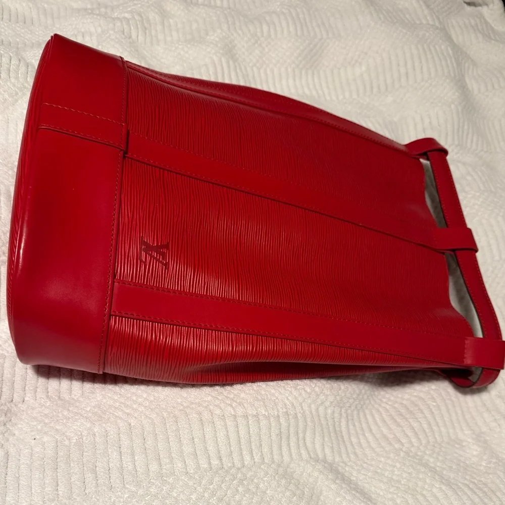 Louis Vuitton Vibrant Red Epi Leather Sling Bag - Picture 4 of 16